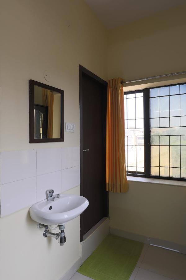 Green Tree Hotel-Near Vfs Global And Ramee Mall Chennai Exterior photo
