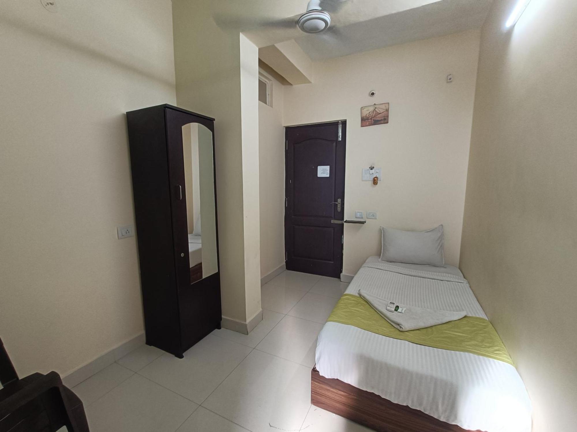 Green Tree Hotel-Near Vfs Global And Ramee Mall Chennai Exterior photo