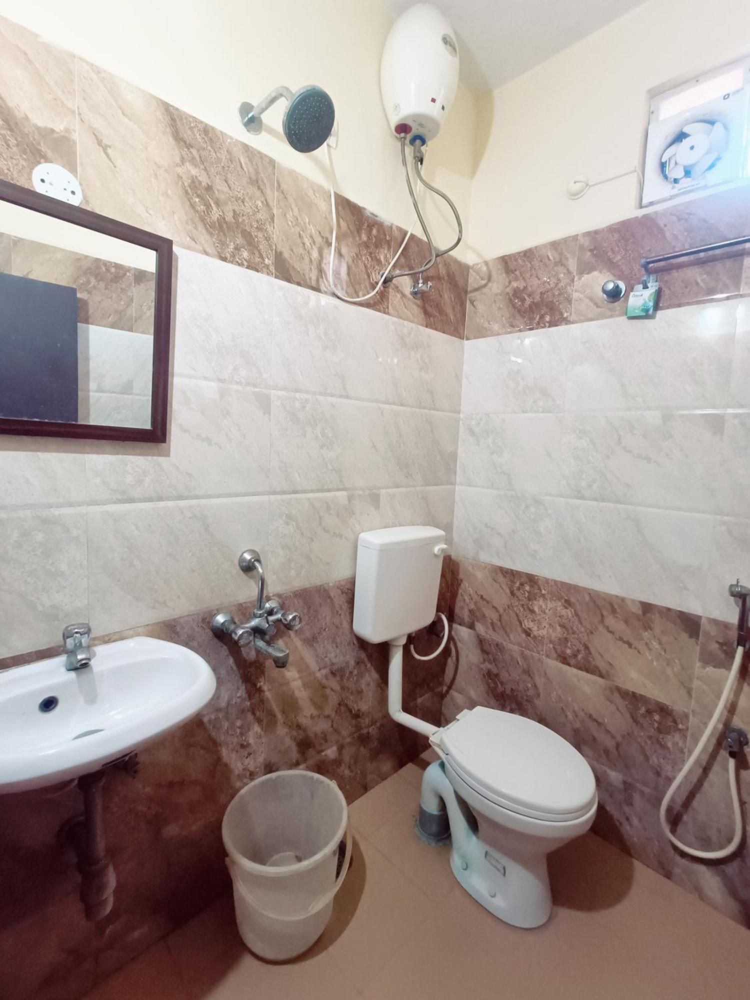 Green Tree Hotel-Near Vfs Global And Ramee Mall Chennai Exterior photo
